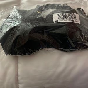 Victorias Secret black lightly padded bra size 36D never been worn